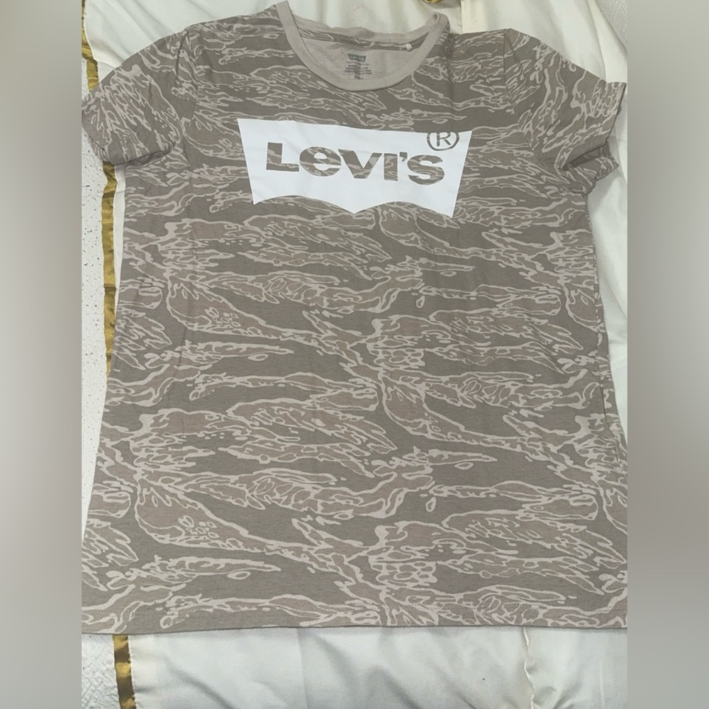 LEVI WOMENS SHIRT ✨